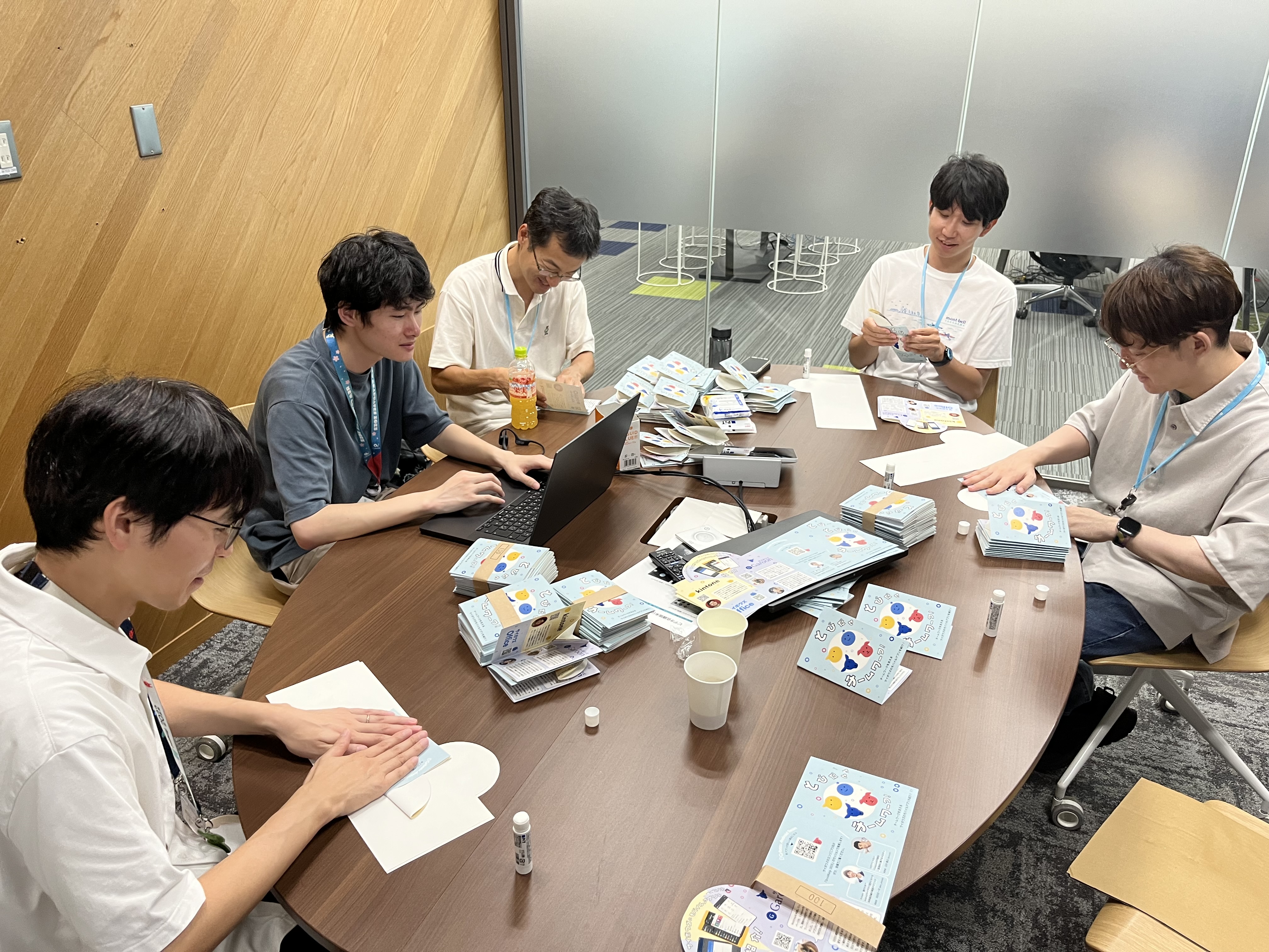 ポップアップカードの組み立ての様子１
